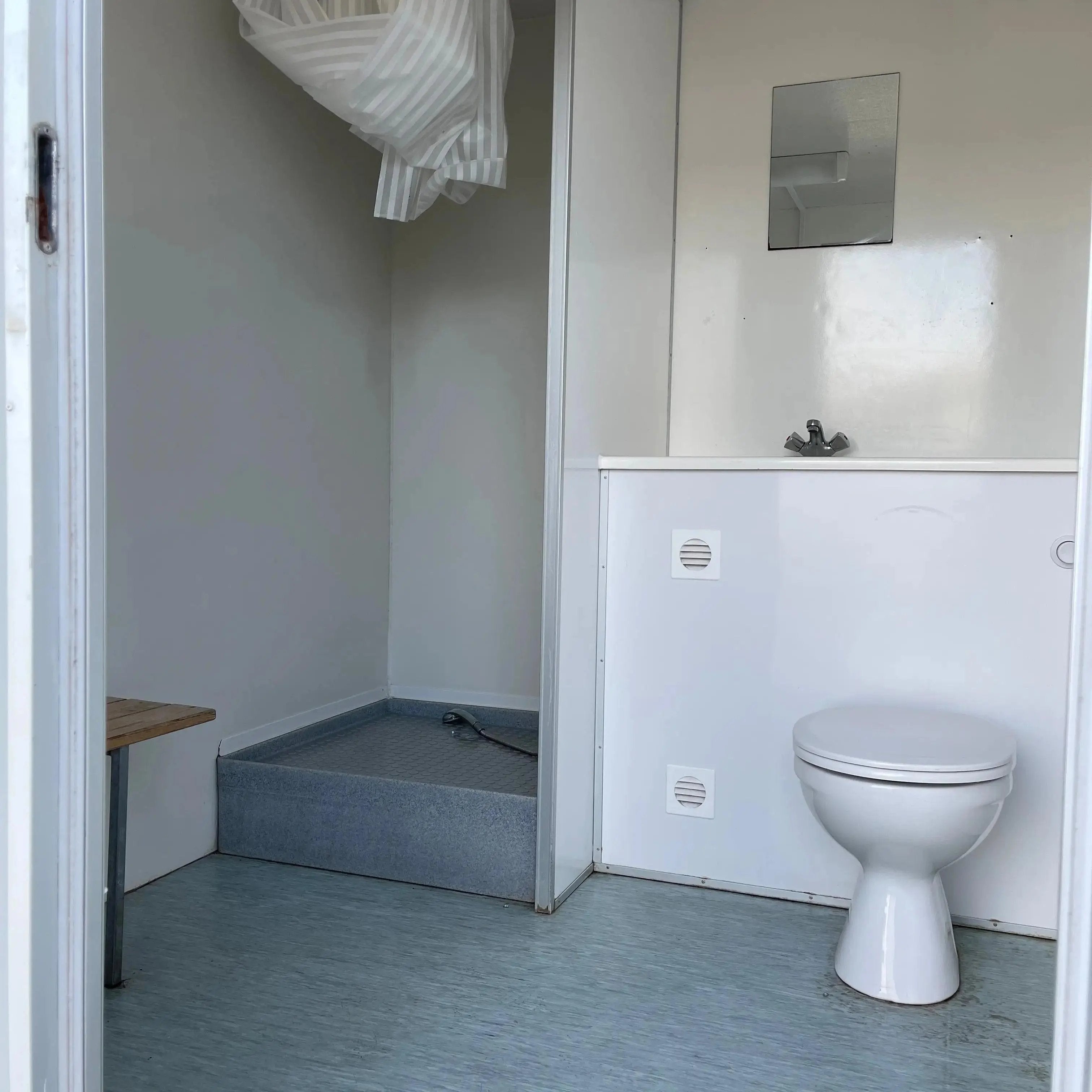 3-i-1 Badevogn-Køb brugte letvogne og skurvogne hos Letvogne.dk – Stort udvalg og hurtig levering