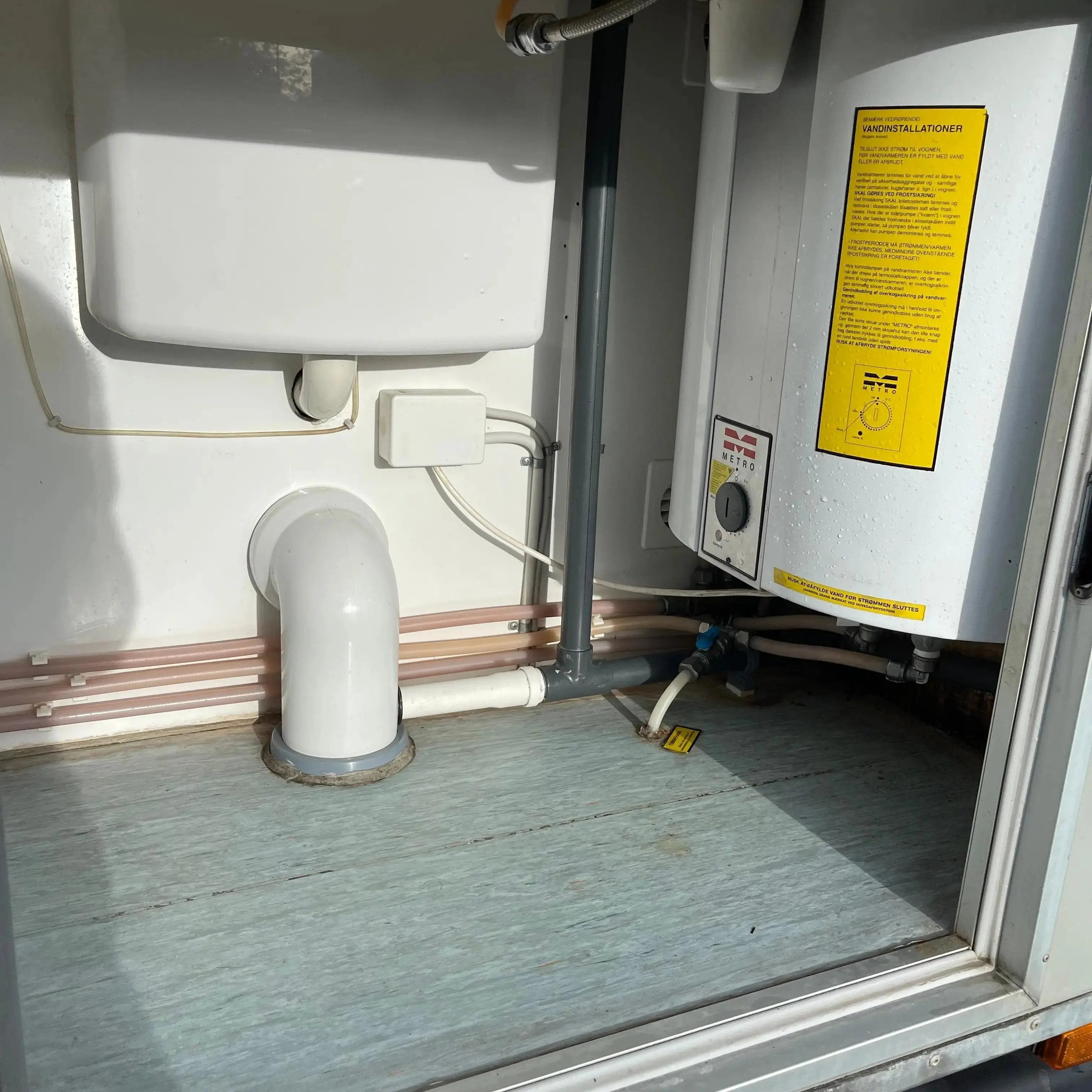 3-i-1 Badevogn-Køb brugte letvogne og skurvogne hos Letvogne.dk – Stort udvalg og hurtig levering