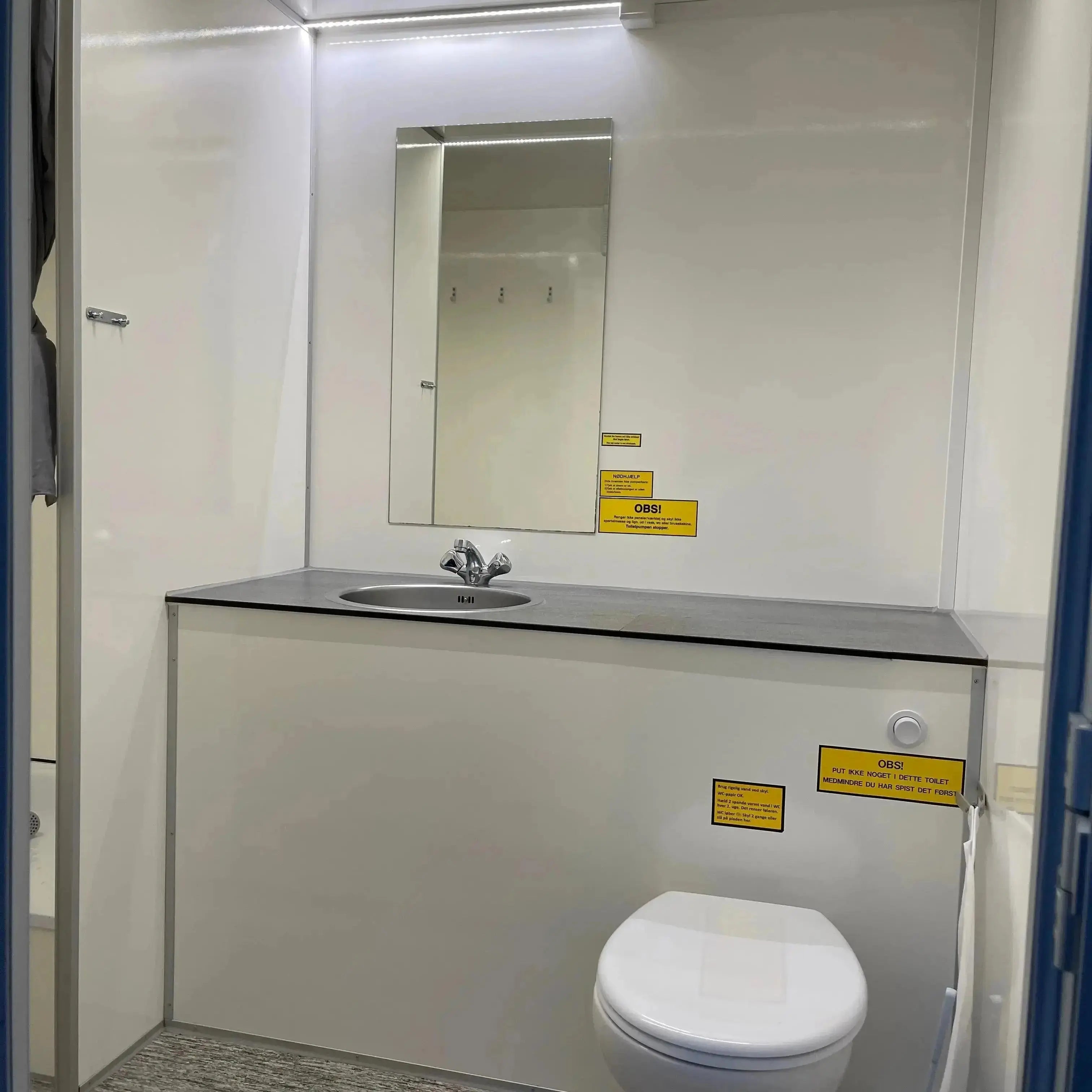 Badmobil 240 - m. kværntoilet-Køb brugte letvogne og skurvogne hos Letvogne.dk – Stort udvalg og hurtig levering