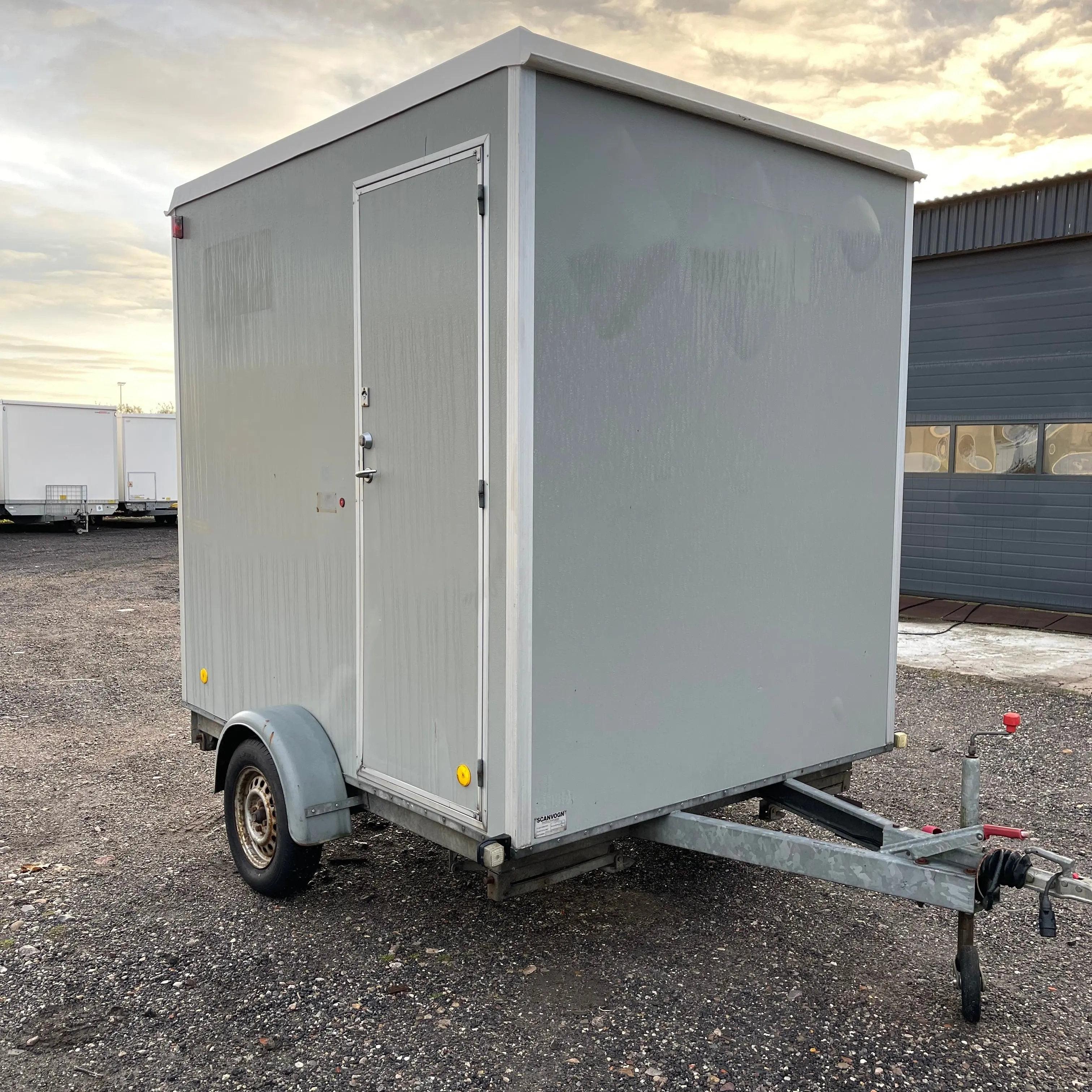 Badmobil - m. kloaktoilet-Køb brugte letvogne og skurvogne hos Letvogne.dk – Stort udvalg og hurtig levering