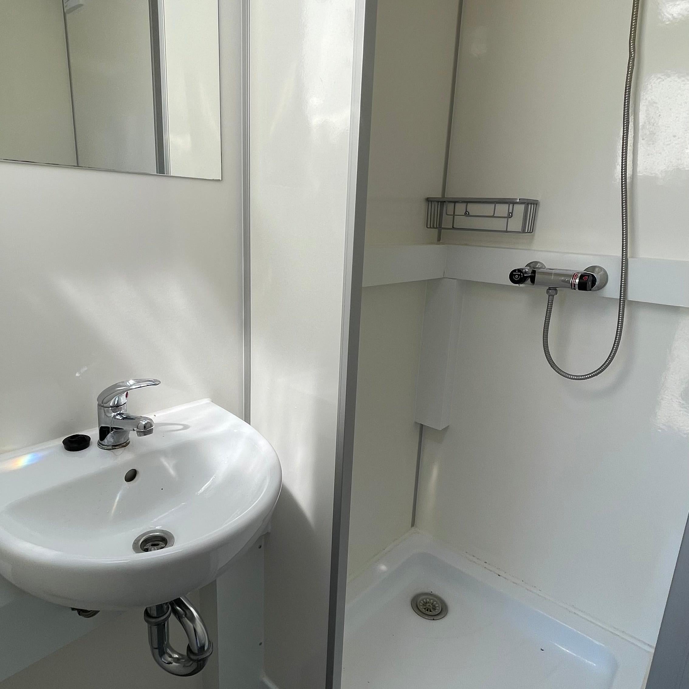 Beboelsesvogn 3 personers - Eurowagon Årgang 2022 Type 3 x 33 - 73-Køb brugte letvogne og skurvogne hos Letvogne.dk – Stort udvalg og hurtig levering