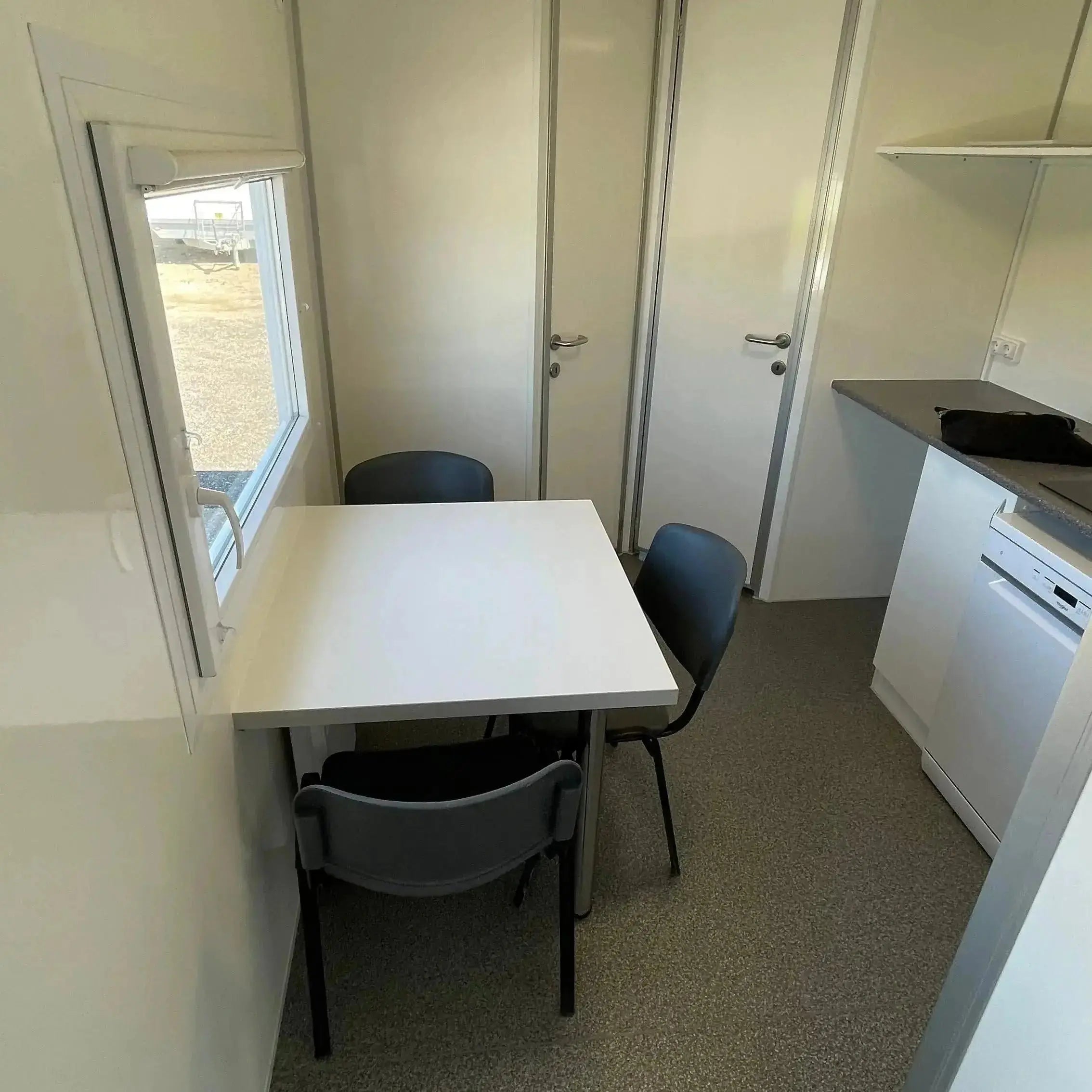 Beboelsesvogn 3 personers - Eurowagon Årgang 2022 Type 3 x 33 - 73-Køb brugte letvogne og skurvogne hos Letvogne.dk – Stort udvalg og hurtig levering