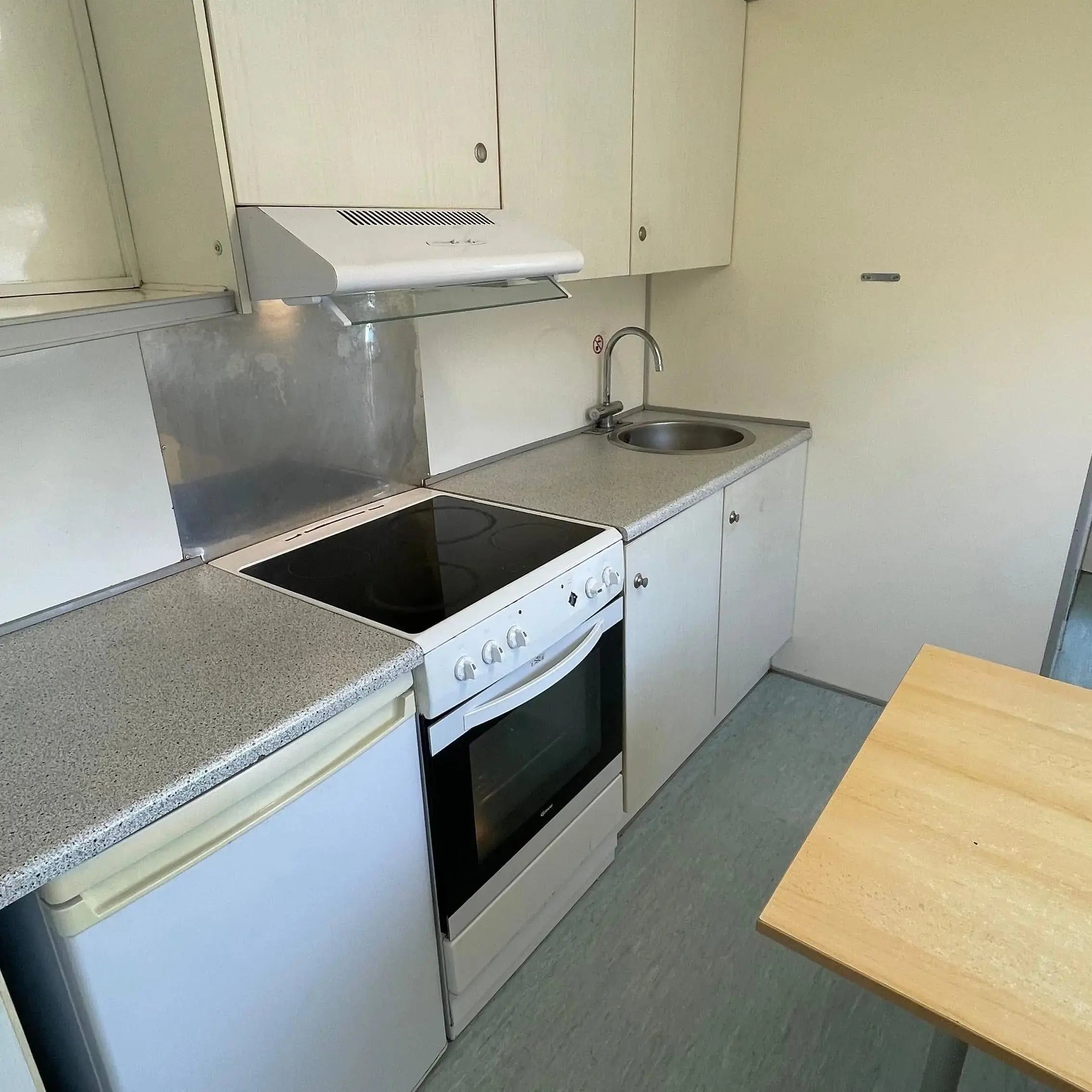 Beboelsesvogn 4 personers - Scanvogn Årgang 2005-2007 Type 730-Køb brugte letvogne og skurvogne hos Letvogne.dk – Stort udvalg og hurtig levering