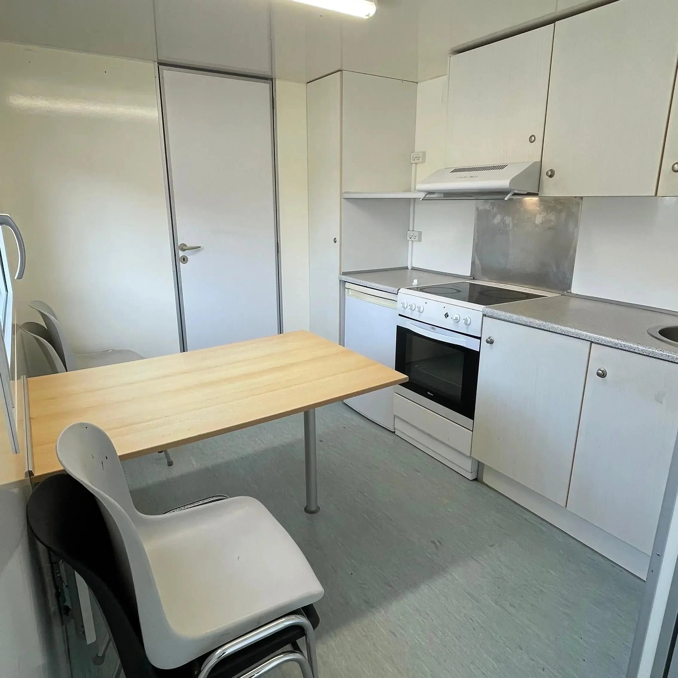 Beboelsesvogn 4 personers - Scanvogn Årgang 2005-2007 Type 730-Køb brugte letvogne og skurvogne hos Letvogne.dk – Stort udvalg og hurtig levering