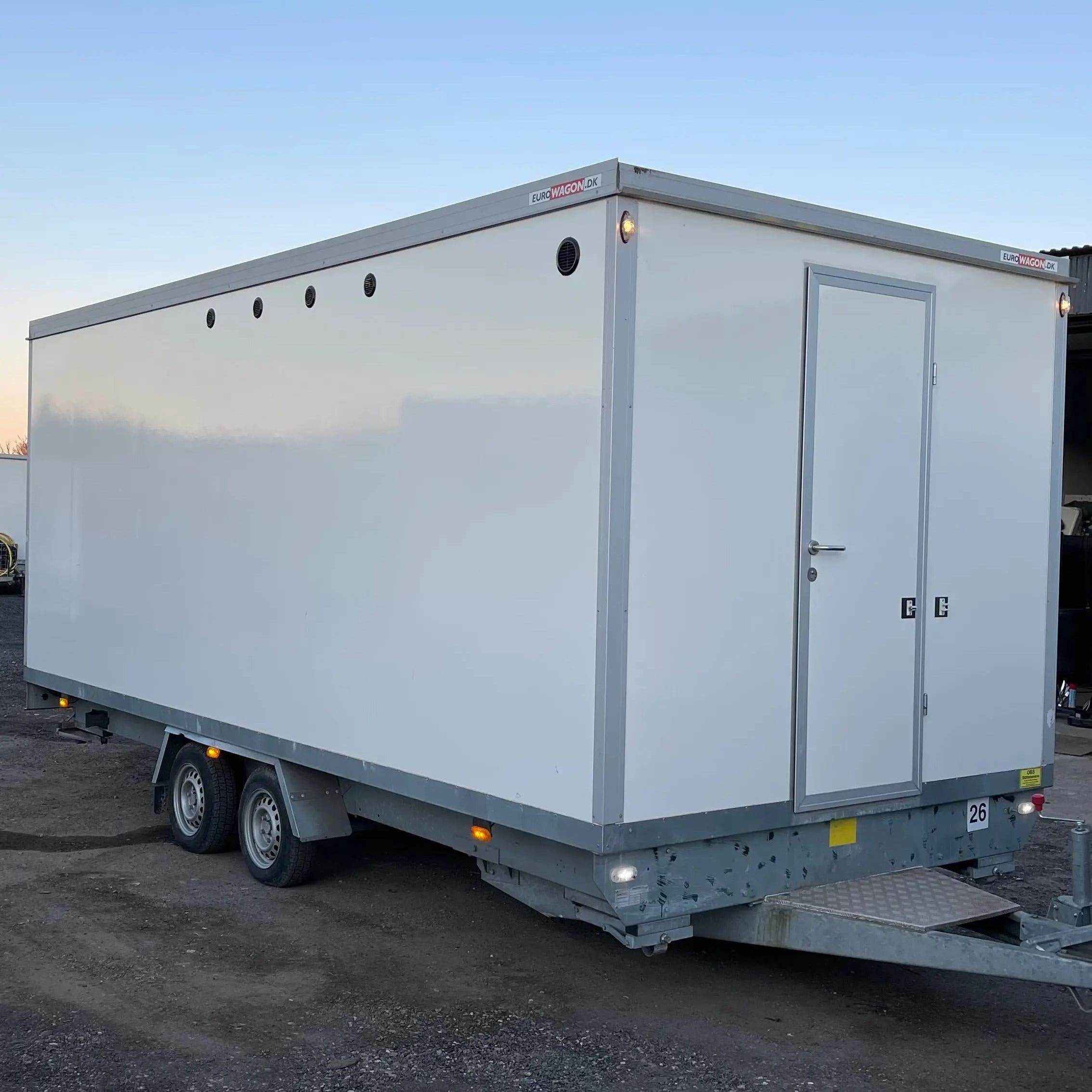 Mandskabsvogn 4 - personers Eurowagon-Køb brugte letvogne og skurvogne hos Letvogne.dk – Stort udvalg og hurtig levering