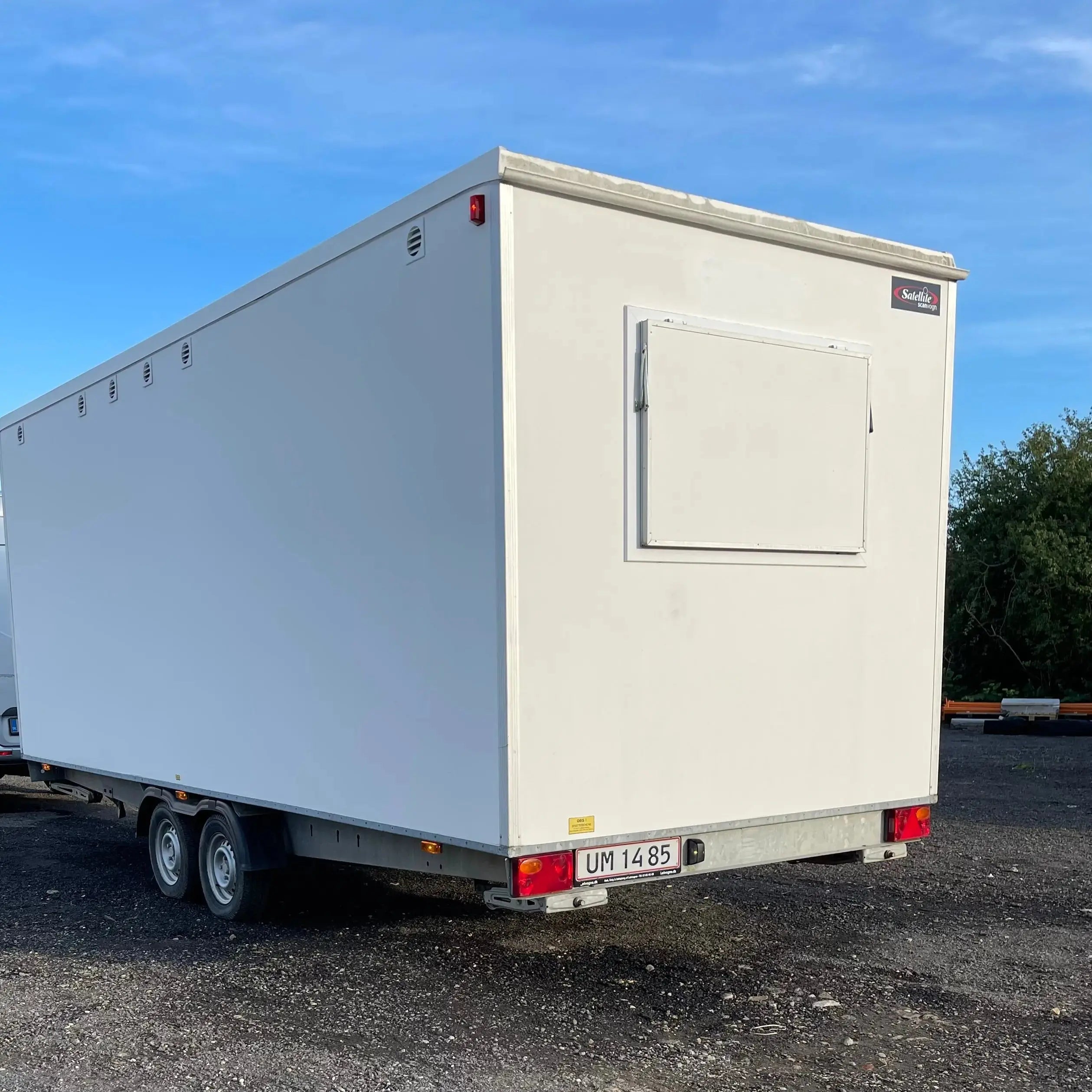 Mandskabsvogn 4 - personers Scanvogn-Køb brugte letvogne og skurvogne hos Letvogne.dk – Stort udvalg og hurtig levering