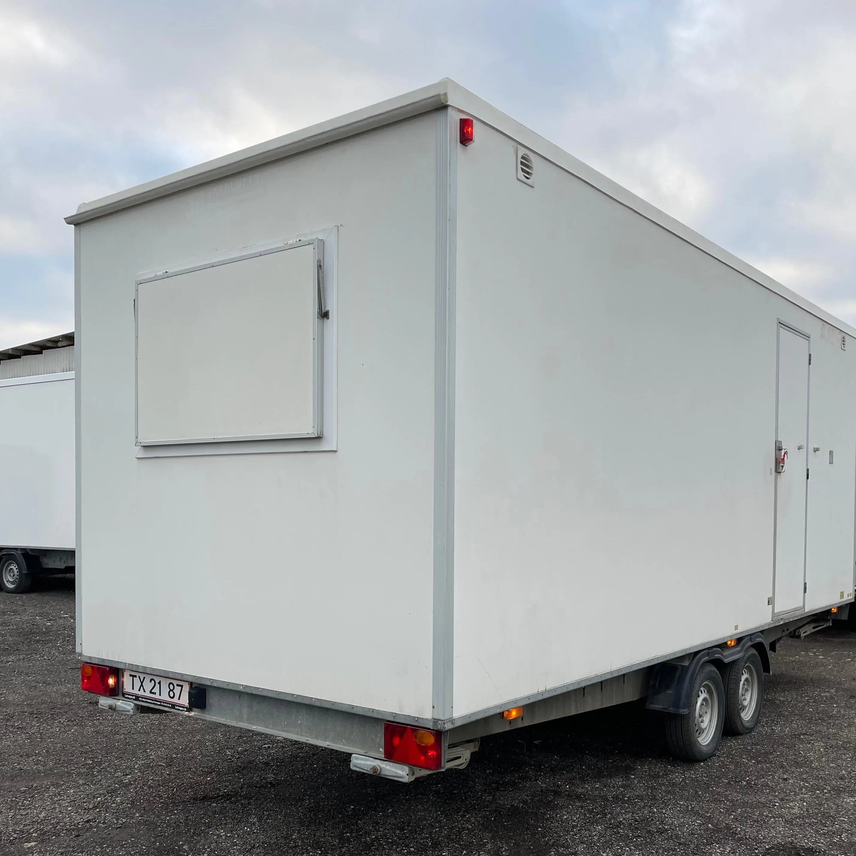 Mandskabsvogn 4 - personers Scanvogn-Køb brugte letvogne og skurvogne hos Letvogne.dk – Stort udvalg og hurtig levering