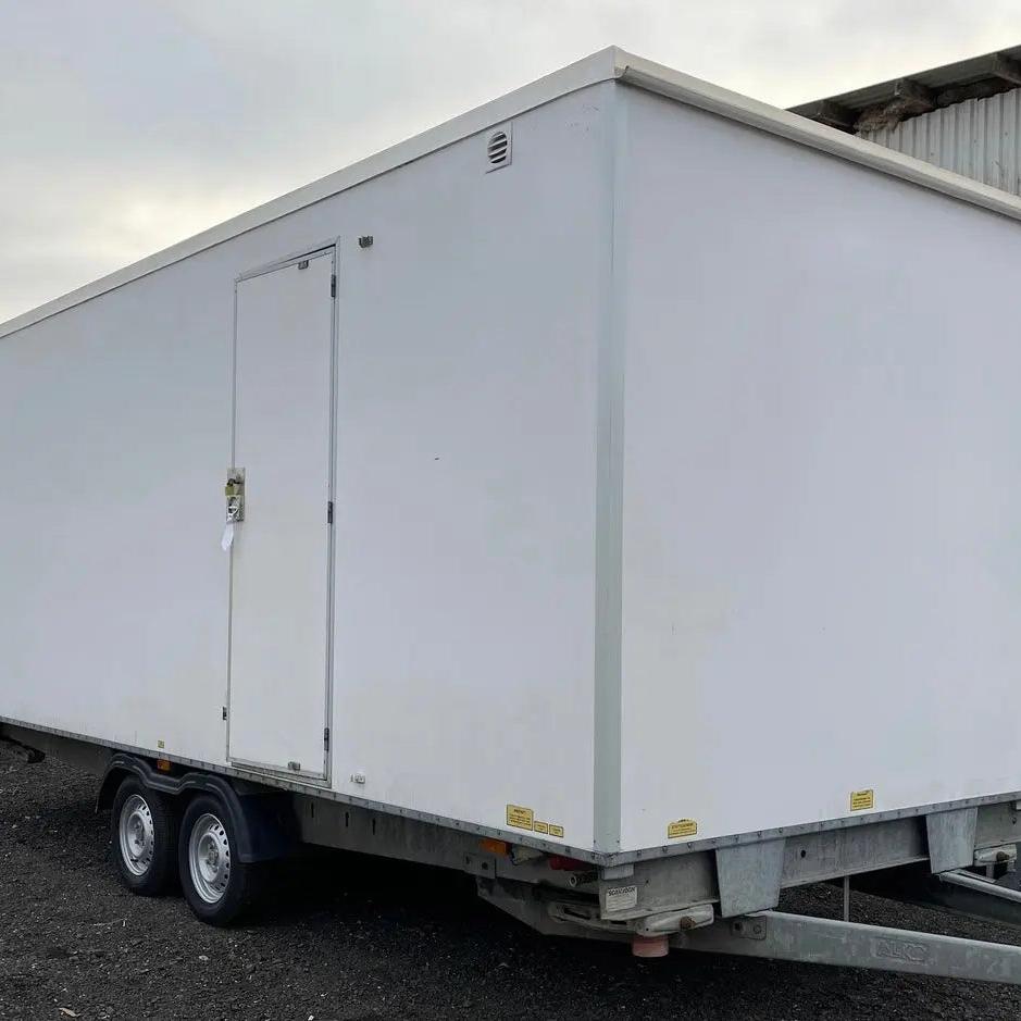 Mandskabsvogn 4 - personers Scanvogn-Køb brugte letvogne og skurvogne hos Letvogne.dk – Stort udvalg og hurtig levering