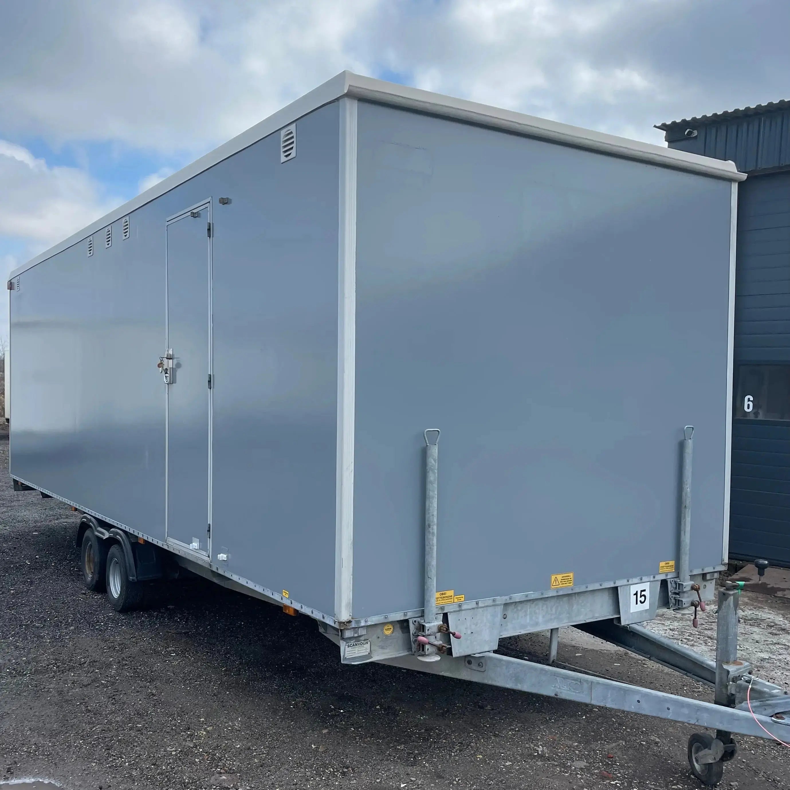 Mandskabsvogn 6 - personers Scanvogn-Køb brugte letvogne og skurvogne hos Letvogne.dk – Stort udvalg og hurtig levering