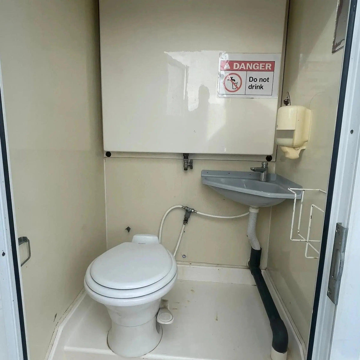 WC-Flex 1 toilet vogn-Køb brugte letvogne og skurvogne hos Letvogne.dk – Stort udvalg og hurtig levering
