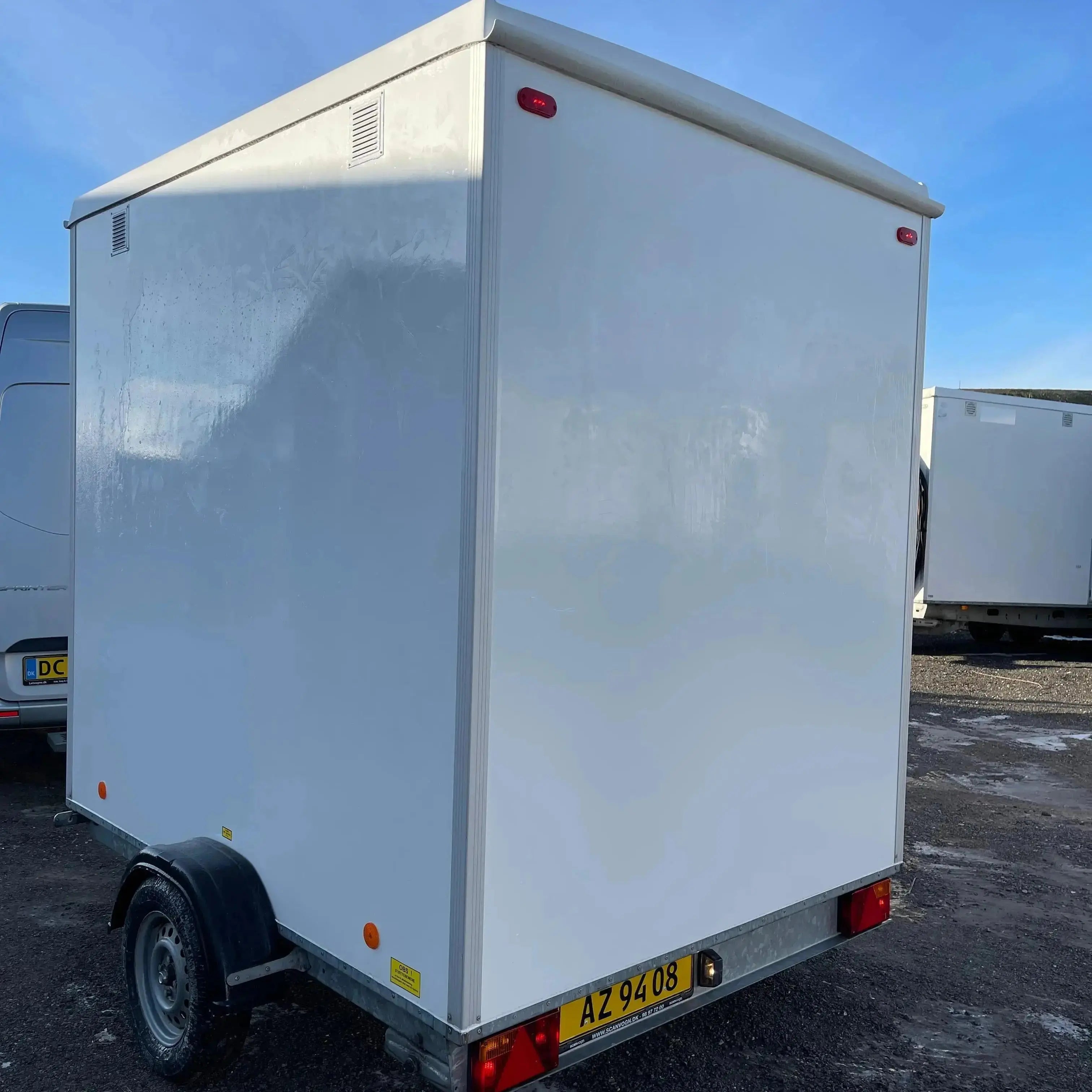 Badmobil 240 - m. kværntoilet-Køb brugte letvogne og skurvogne hos Letvogne.dk – Stort udvalg og hurtig levering