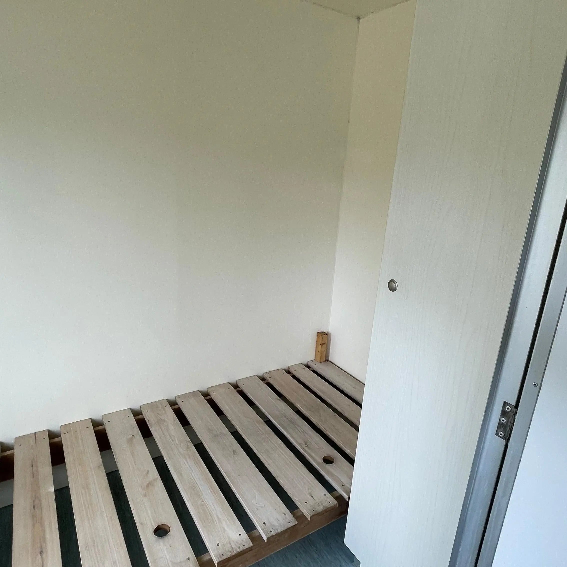 Beboelsesvogn 4 personers - Scanvogn Årgang 2007 Type 730-Køb brugte letvogne og skurvogne hos Letvogne.dk – Stort udvalg og hurtig levering