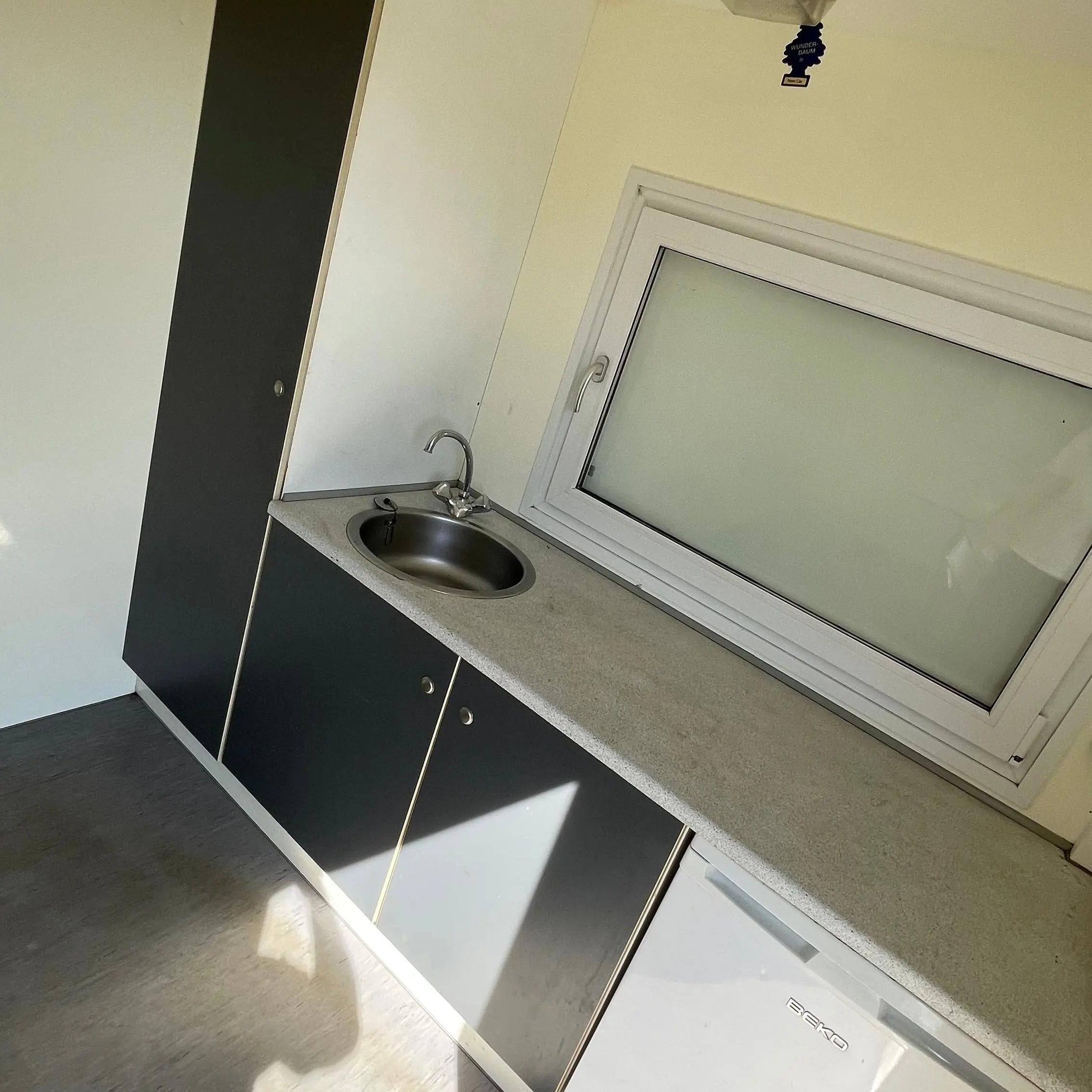 Køkkenvogn 1-rums - personers Scanvogn-Køb brugte letvogne og skurvogne hos Letvogne.dk – Stort udvalg og hurtig levering