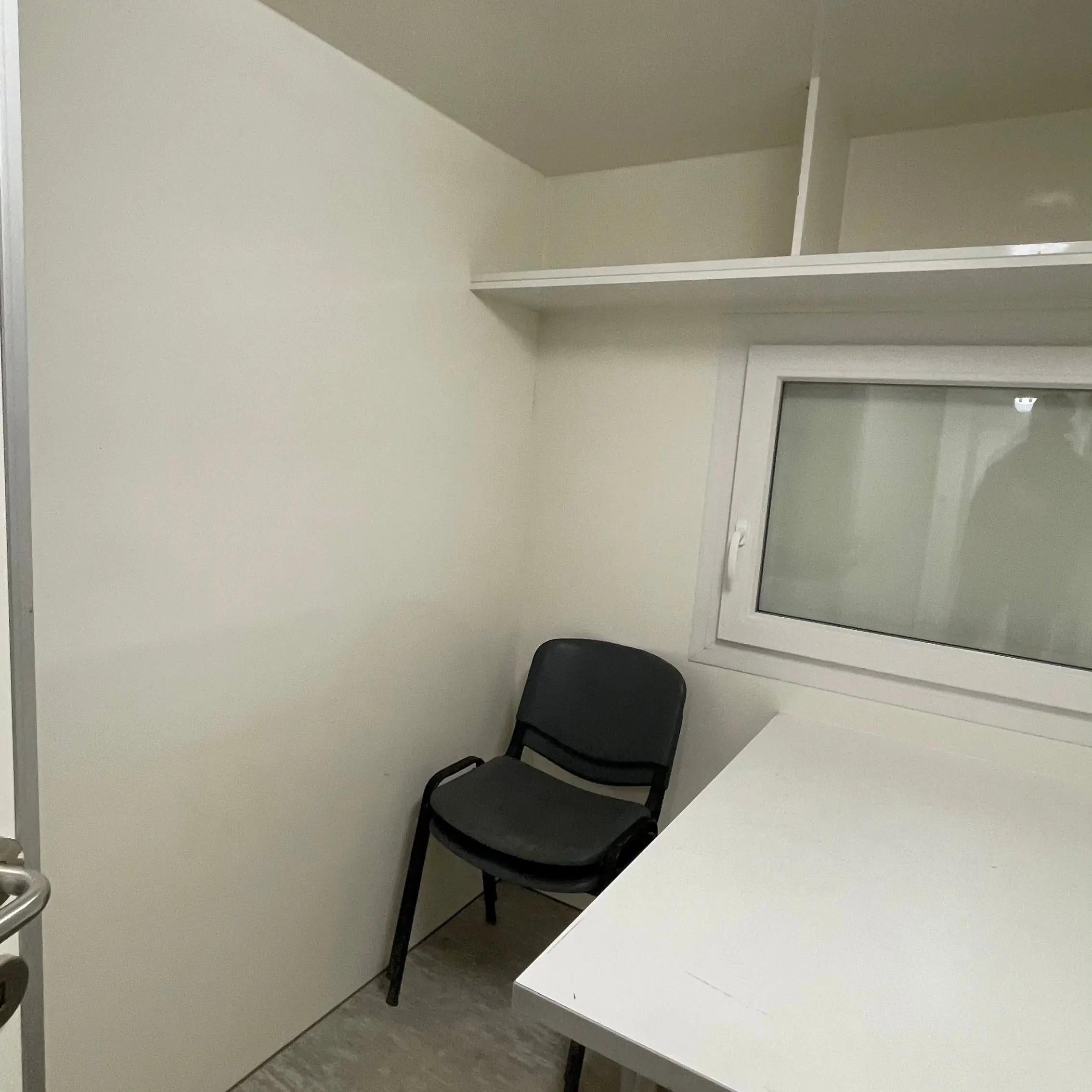 Mandskabsvogn 4 - personers Eurowagon-Køb brugte letvogne og skurvogne hos Letvogne.dk – Stort udvalg og hurtig levering