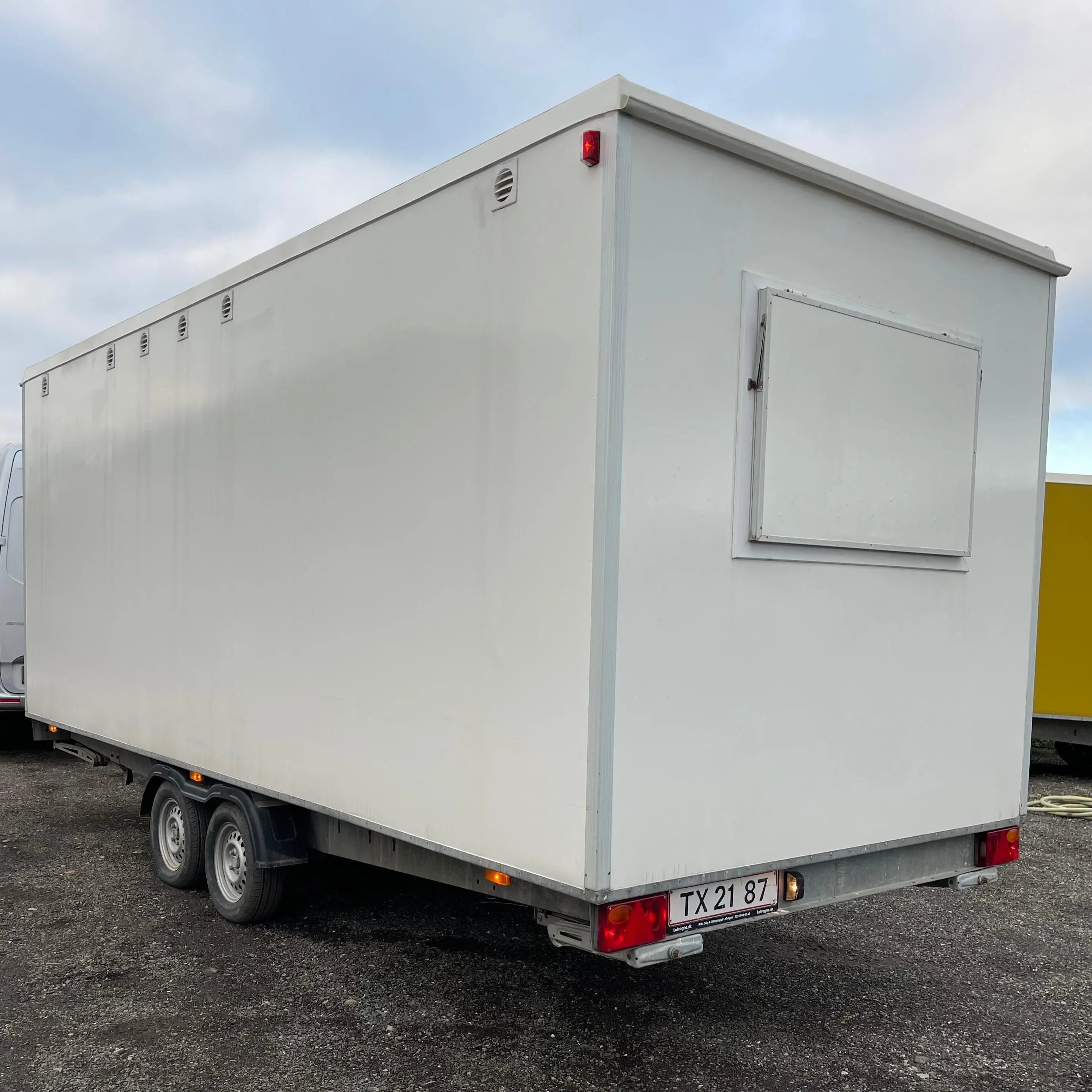 Mandskabsvogn 4 - personers Scanvogn-Køb brugte letvogne og skurvogne hos Letvogne.dk – Stort udvalg og hurtig levering