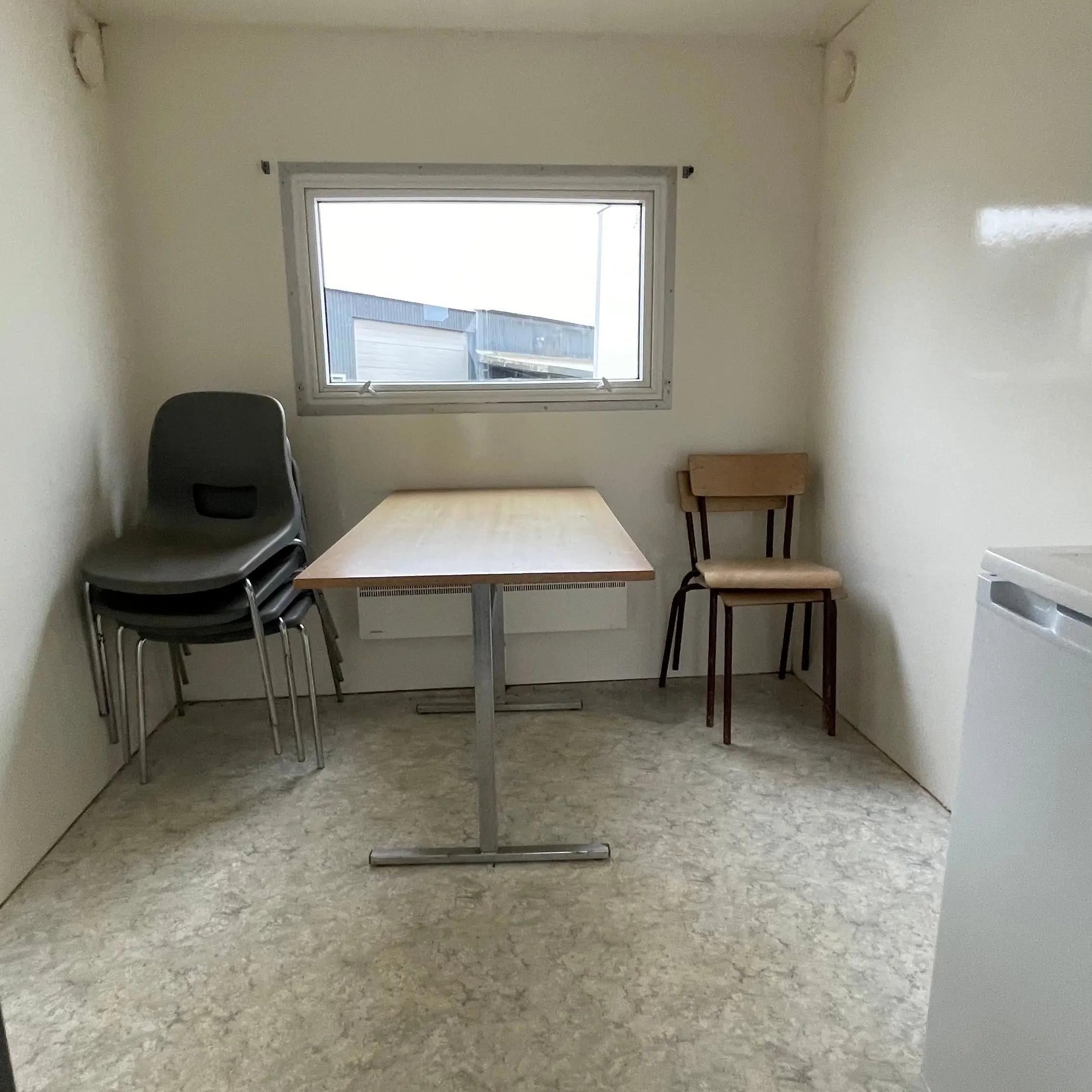 Mandskabsvogn 4 - personers VA-Køb brugte letvogne og skurvogne hos Letvogne.dk – Stort udvalg og hurtig levering