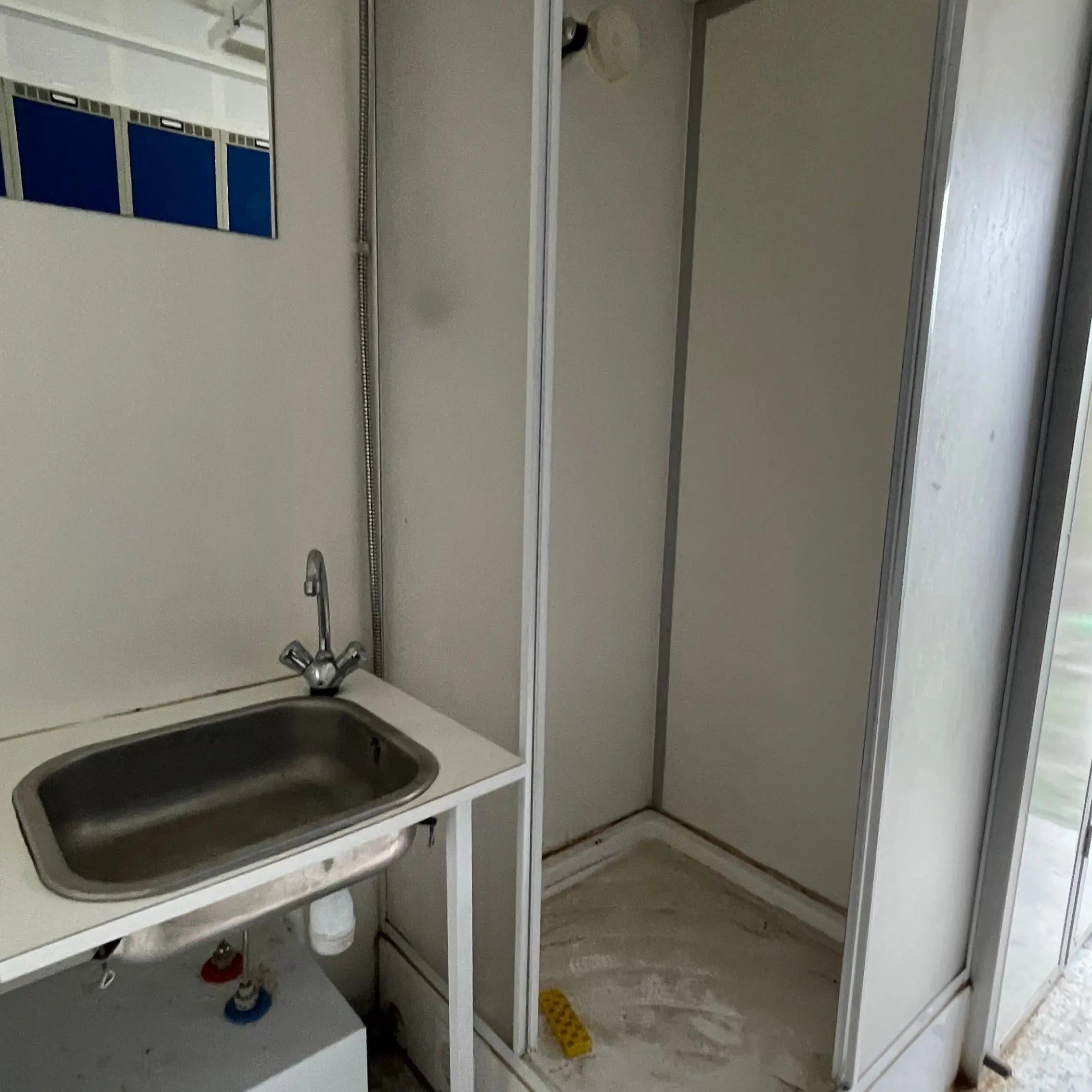 Mandskabsvogn 4 - personers VA-Køb brugte letvogne og skurvogne hos Letvogne.dk – Stort udvalg og hurtig levering