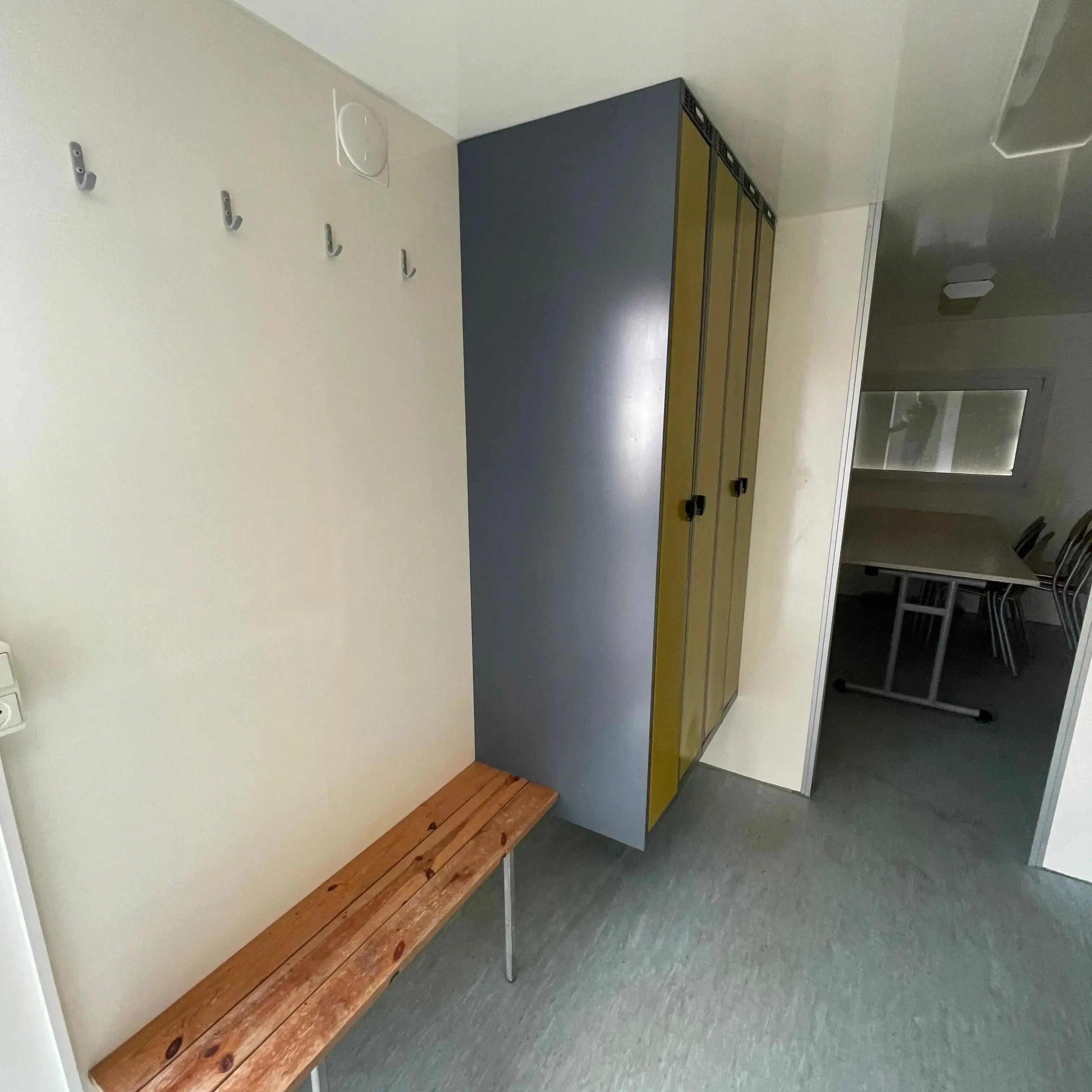 Mandskabsvogn 6 - personers Scanvogn-Køb brugte letvogne og skurvogne hos Letvogne.dk – Stort udvalg og hurtig levering