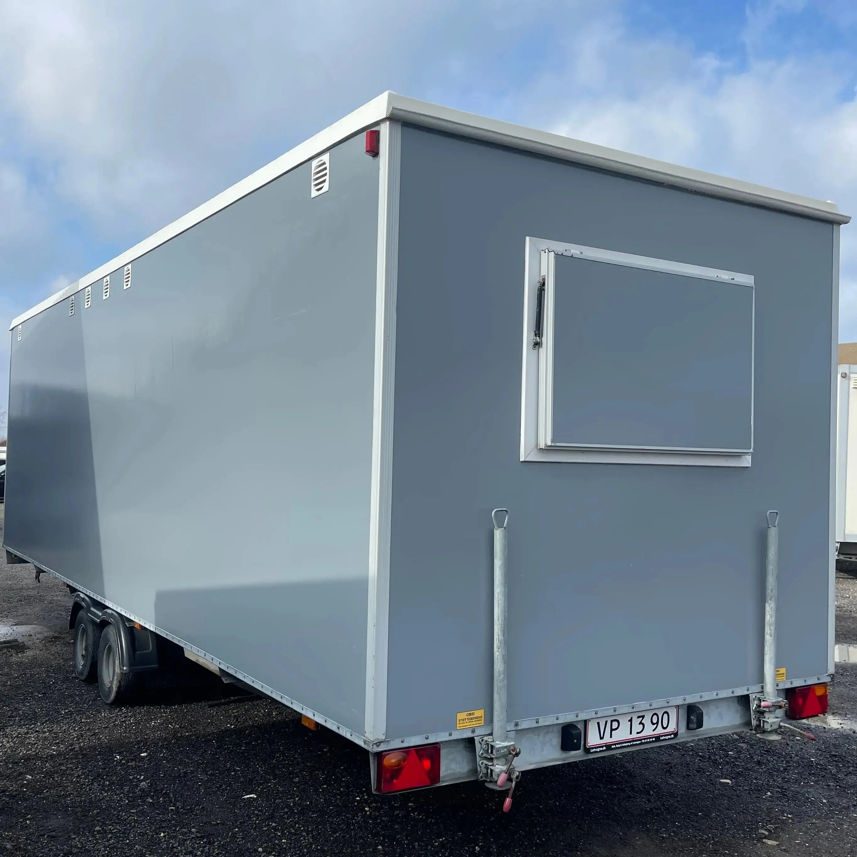 Mandskabsvogn 6 - personers Scanvogn-Køb brugte letvogne og skurvogne hos Letvogne.dk – Stort udvalg og hurtig levering