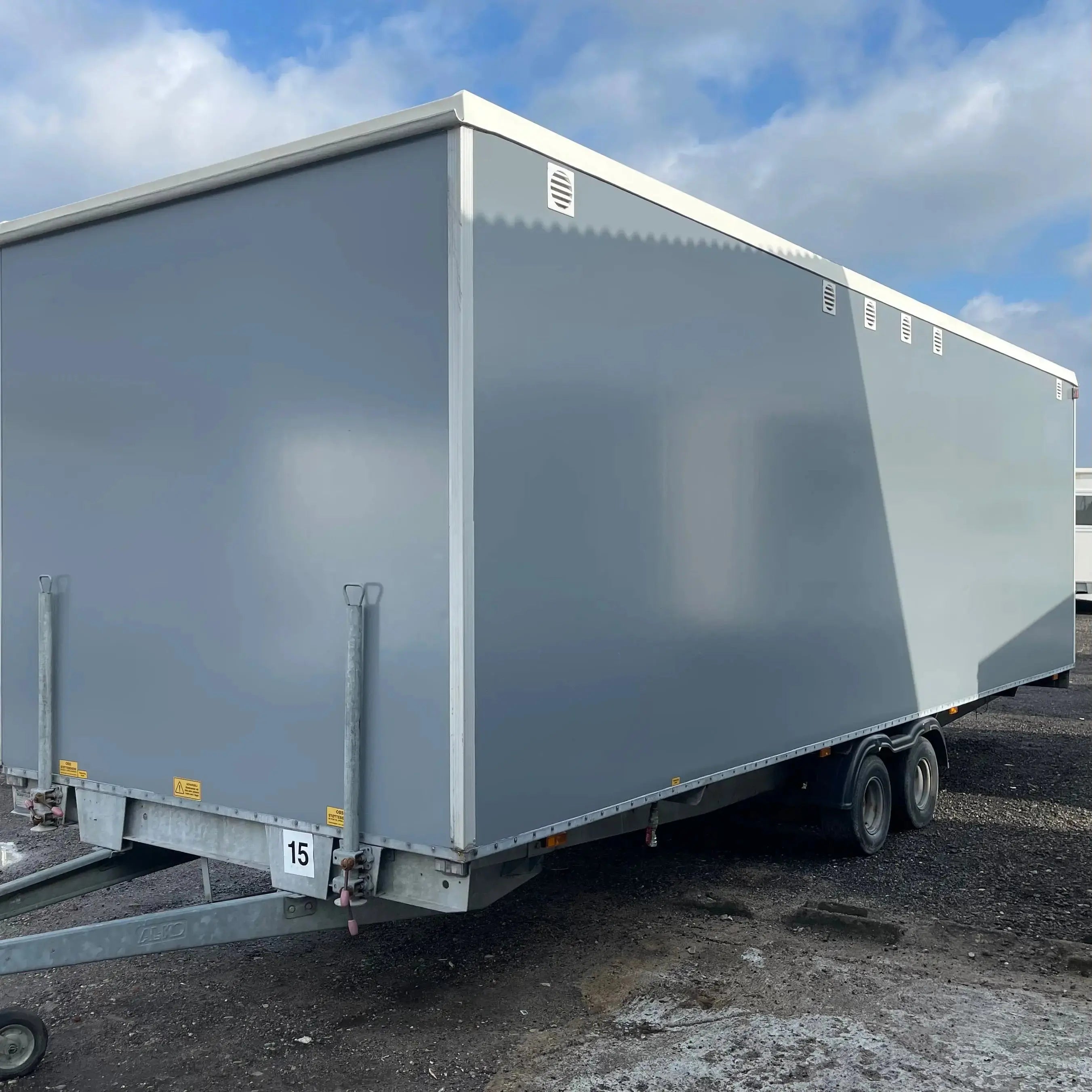 Mandskabsvogn 6 - personers Scanvogn-Køb brugte letvogne og skurvogne hos Letvogne.dk – Stort udvalg og hurtig levering