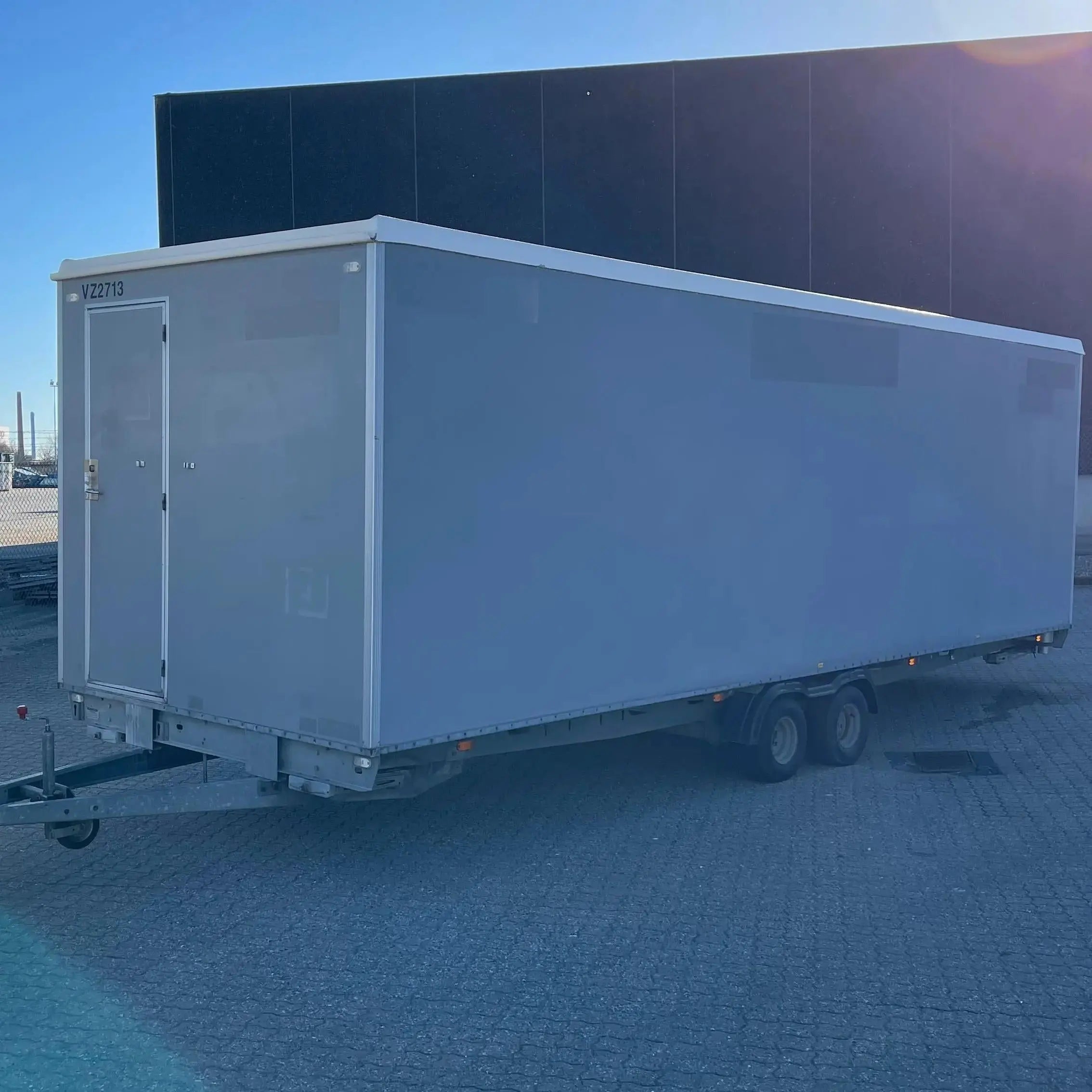 Toiletvogn 10 wc m. kloaktoilet-Køb brugte letvogne og skurvogne hos Letvogne.dk – Stort udvalg og hurtig levering