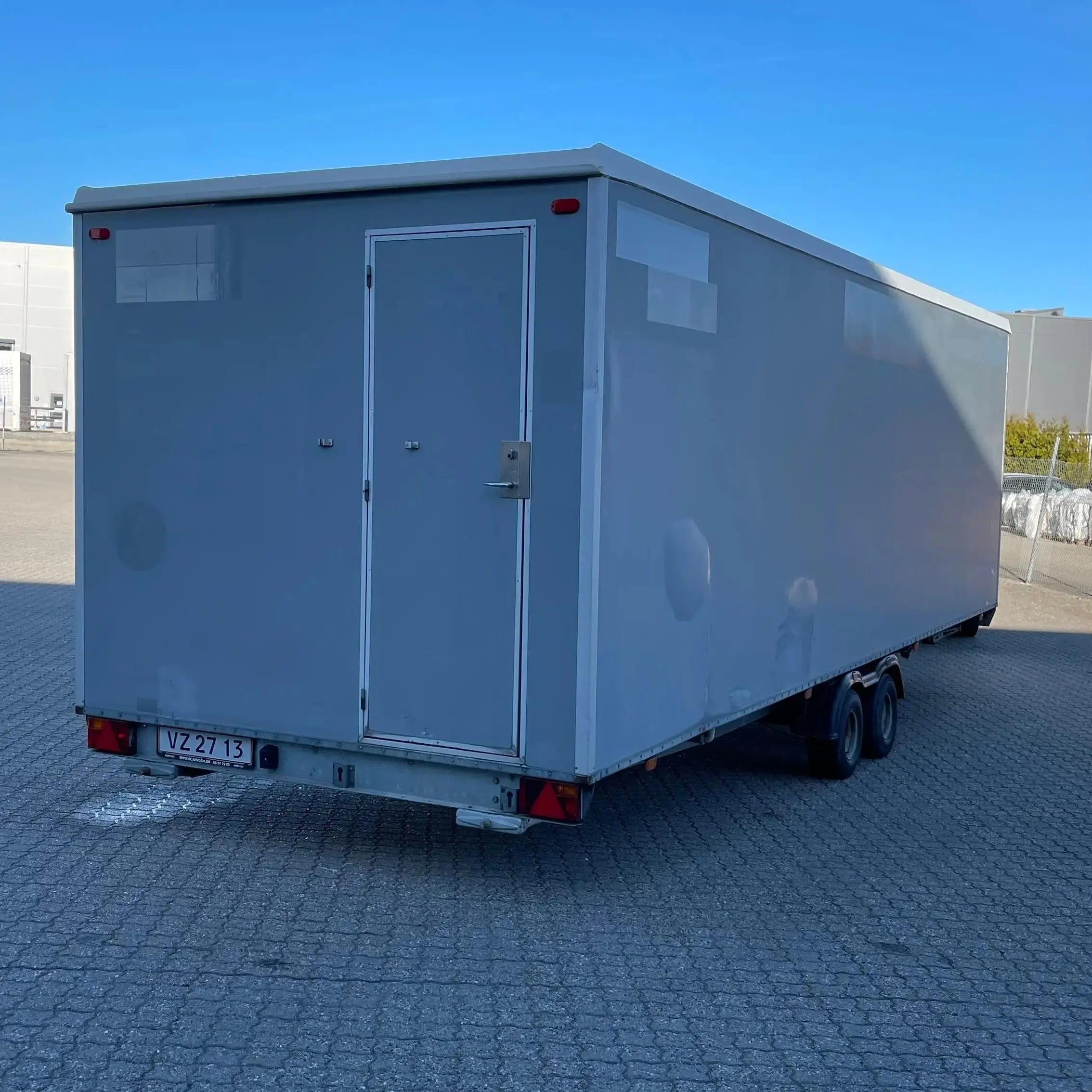 Toiletvogn 10 wc m. kloaktoilet-Køb brugte letvogne og skurvogne hos Letvogne.dk – Stort udvalg og hurtig levering