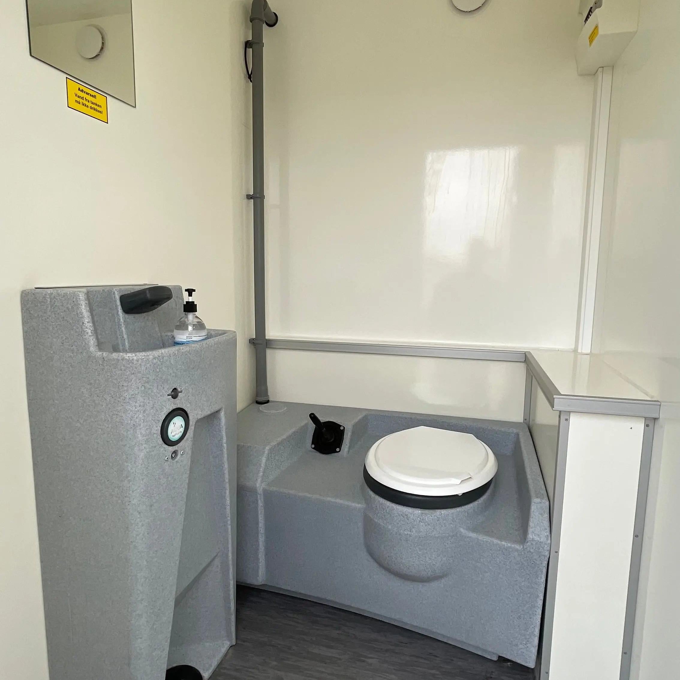 Toiletvogn 2i1 m. Tank - Scanvogn Årgang 2016 Type 240-Køb brugte letvogne og skurvogne hos Letvogne.dk – Stort udvalg og hurtig levering