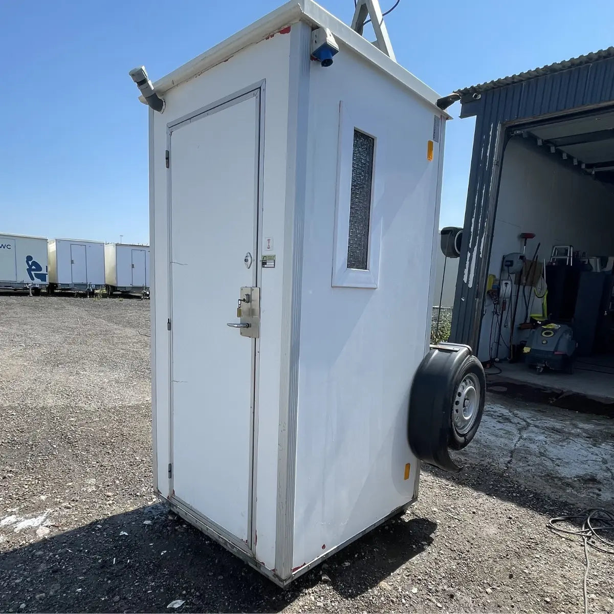 WC-Flex 1 toilet vogn-Køb brugte letvogne og skurvogne hos Letvogne.dk – Stort udvalg og hurtig levering
